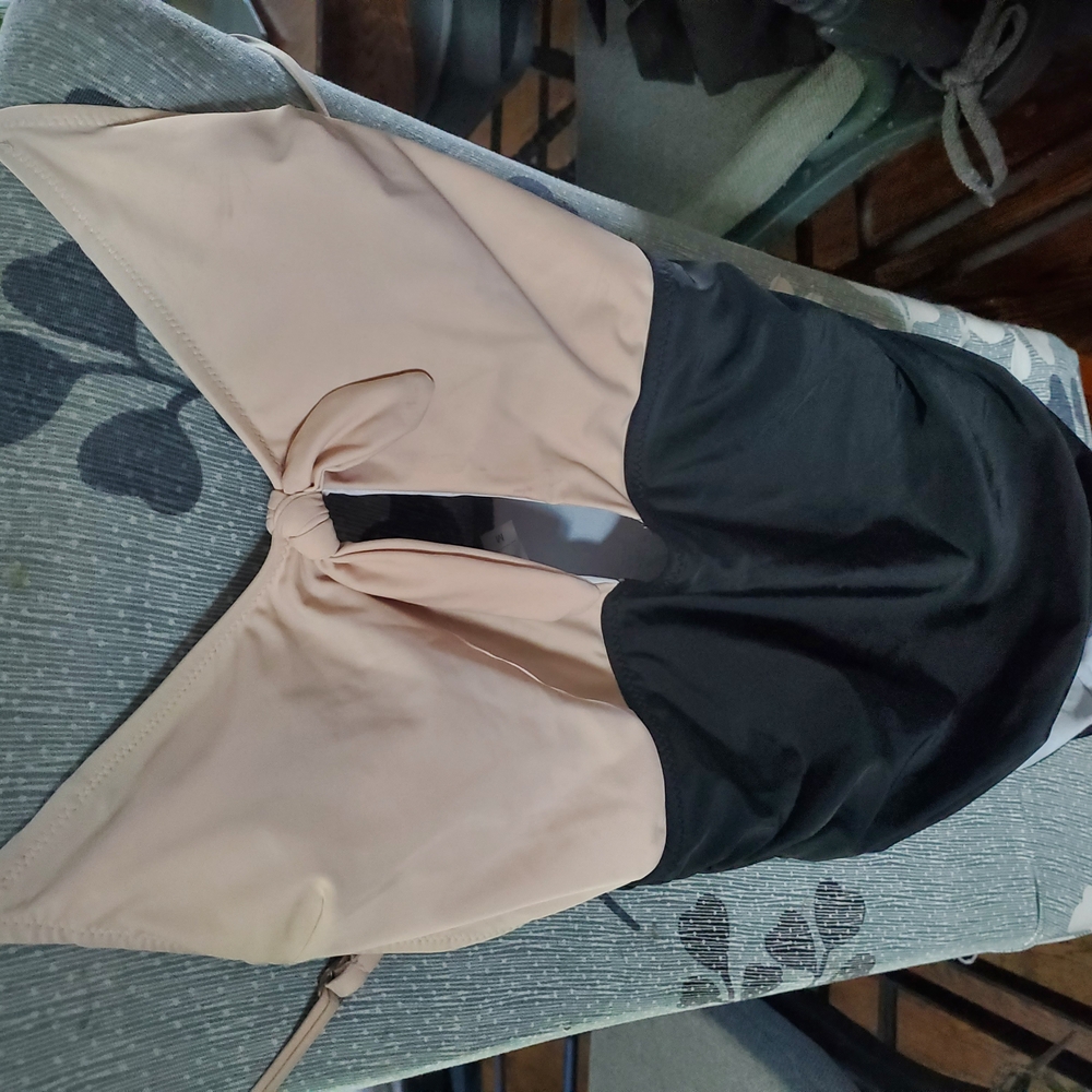 Two-Tone Cupshe Swimsuit with Knot Detail Size M